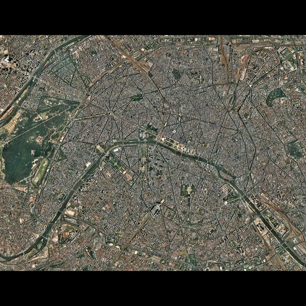 Карта на сателитски Париз